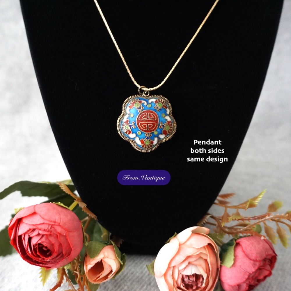 🏵️ VINTAGE Chinese Style Pendant with Gold Necklace 📿